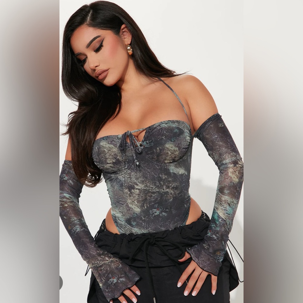 NWT Fashion Nova : In your sight Bodysuit✨